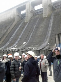 Vodní elektrárna Orlík a hrad Vrškamýk